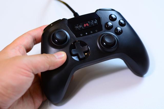 腾讯游戏手柄 c007bfe10d6f4924b060615e3c4d3726.jpeg