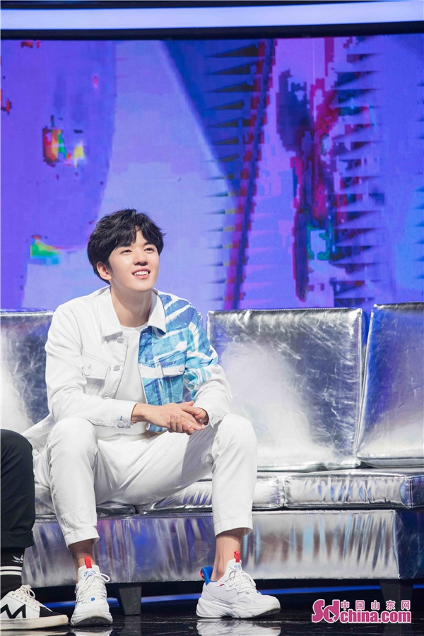 《嗨唱转起来》仝卓、洪一诺空降转盘舞台 用