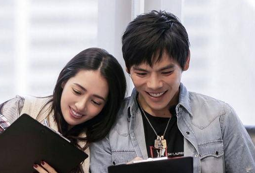 怎么打招呼吸引男生 f5137d7e10634a1fbd86cc2661f588f1.png