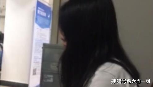 学生扒内衣_美女被绑架扒衣剩内衣(2)