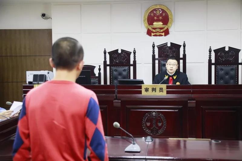 恶意差评索要退款，浙江22岁男子“吃白食”被判刑九个月