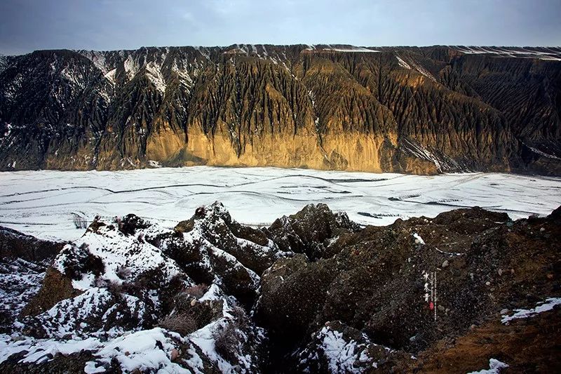 行摄北疆天山雪云常不开千峰万岭雪崔嵬