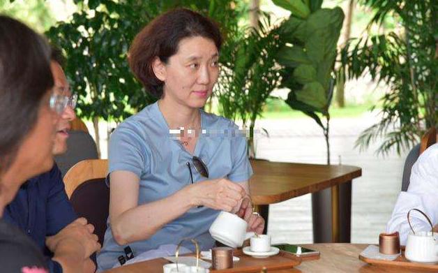 李修平曾经被誉为国脸的女人退休后依然走在公益项目的前沿