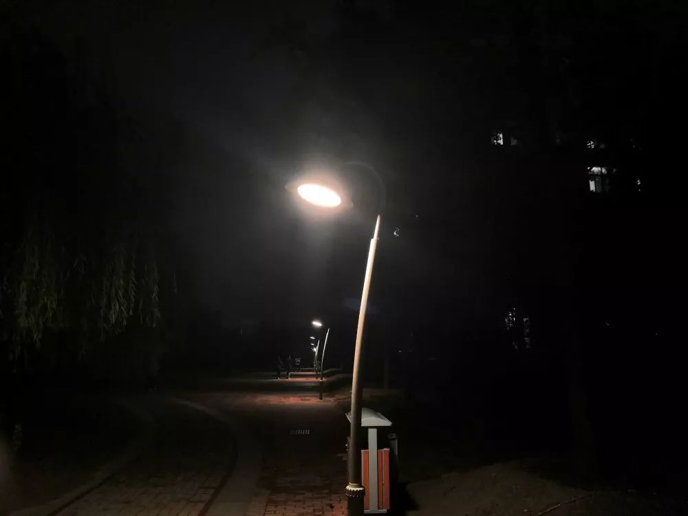 寂静的黑夜里