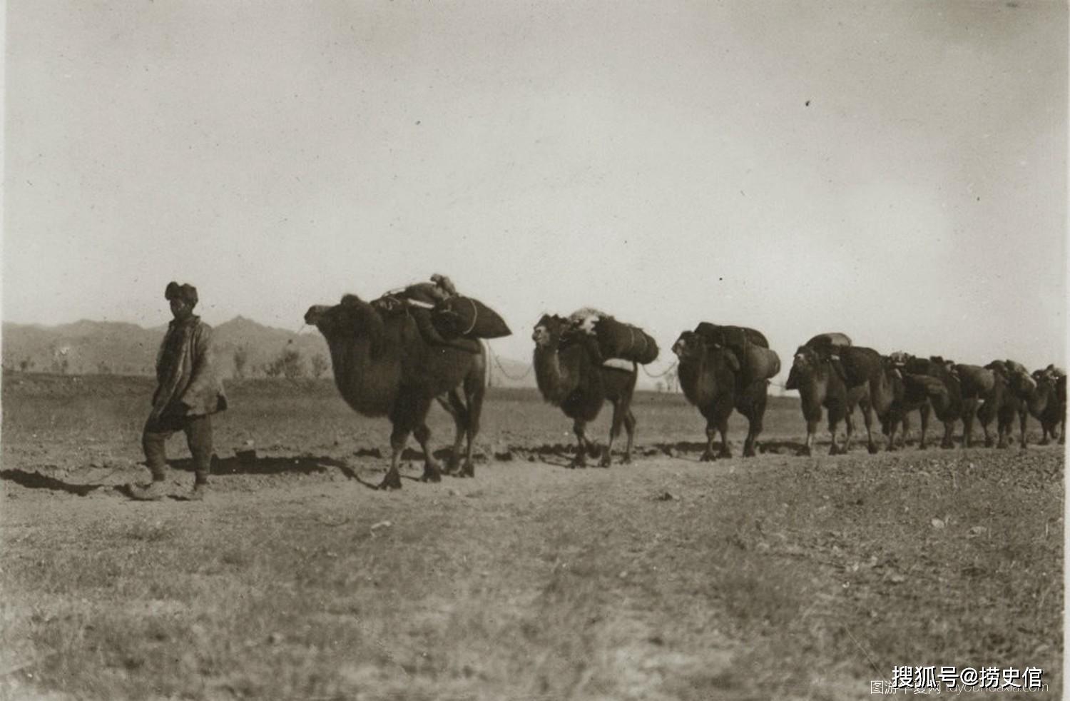 1930年代的包头山西人走西口在此繁衍生息南海子一姑娘在卖唱