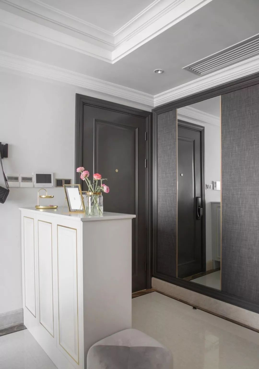 入户玄关怎么收纳美观 a94416c33afc47fdb0897951d8c730ef.jpeg