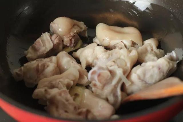 猪脚怎么煮好吃又烂 a9d5be4c52f041a4b685c515fa0dd815.jpeg