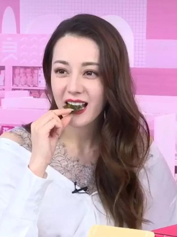 迪丽热巴最爱的零食被我扒出来了!这些明星同款零食有你爱的吗?