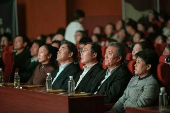 监制焦雄屏,也有济南知名导演,编剧李玉,冯元良以及青年导演顾晓刚