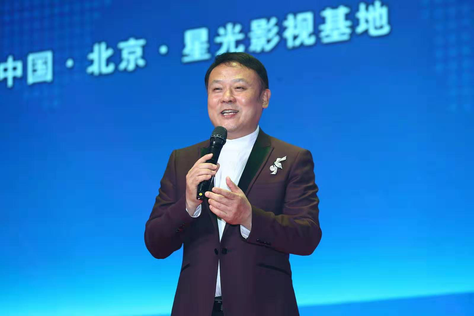 中国著名男歌唱家名单 c0e00700ff7b4a23af4d0af2b0b8d08c.png