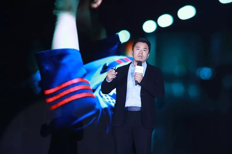 闫亮：每辆车仅0.5个车位，泊位需求新增8000万个