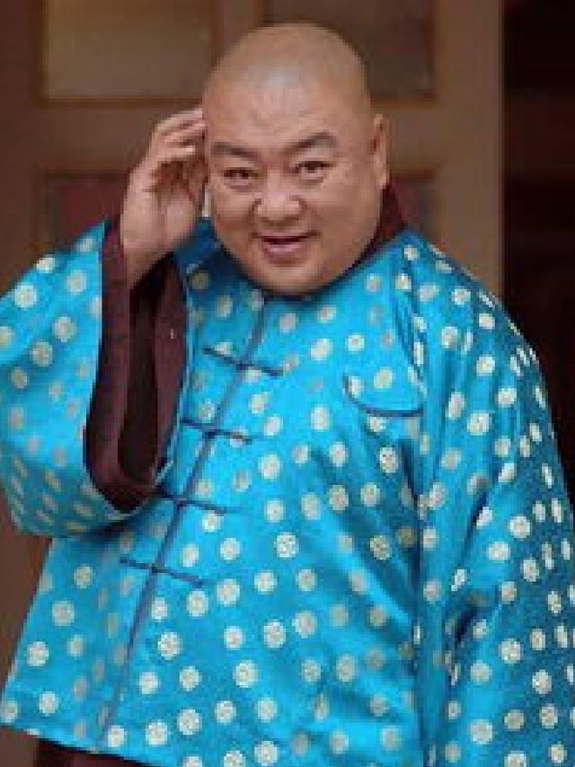 小伙伴们，一定不会忘记恶人谷里的“李大嘴”，他就是李大嘴的扮演者。程思寒并不是专业学表演的，高中毕业