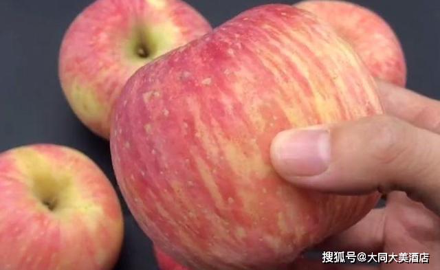 苹果也分公与母学会这4招让你挑的苹果皮薄水分足吃起来口感特别的甜