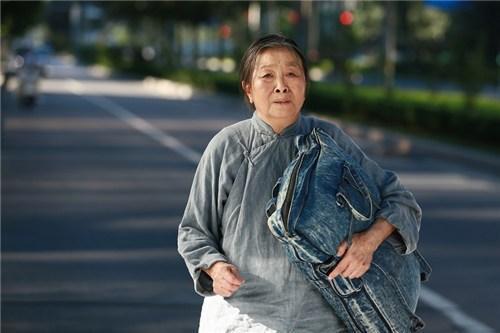 她是83岁丑娘张少华,曾经感动无数人,如今生活凄惨却被骂活该