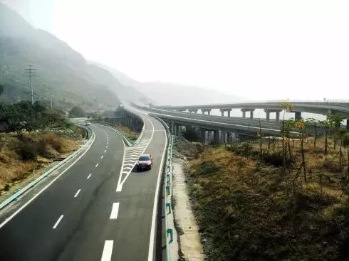 怎么上高速避免逆行 2e9178d005d24e9b84bbdd9264d84531.jpeg