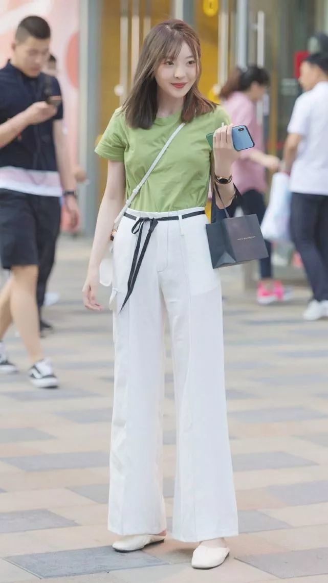 如何搭配阔腿裤显得时尚又减龄 3458f7fcf89e43308d617a7babd10080.jpeg