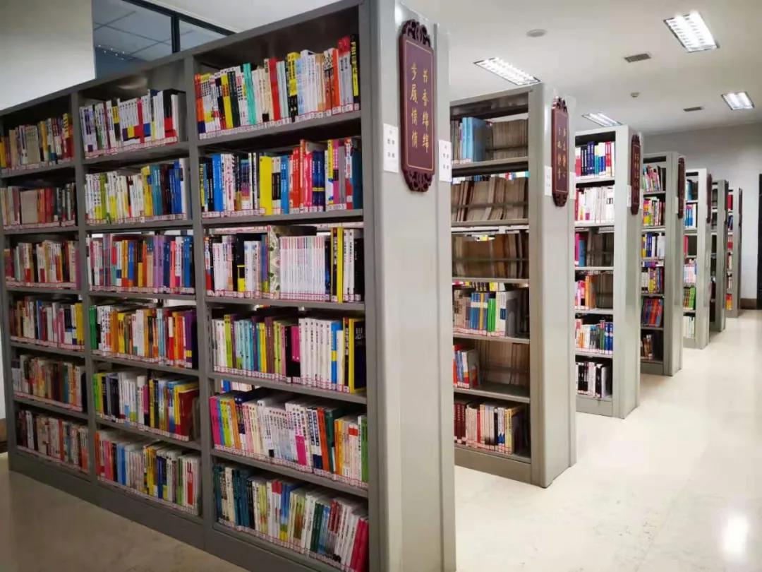 共读经典新国学家风建设读书会走进宜昌西陵区图书馆