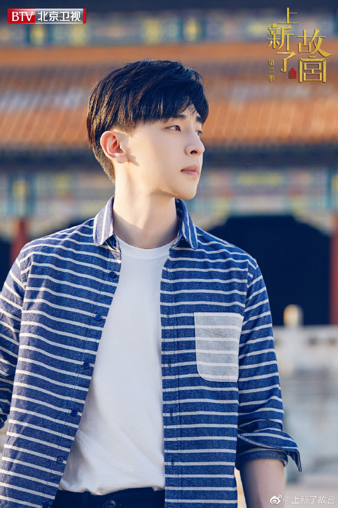 邓伦更博分享歌曲 第二季继续聆听故宫的声音