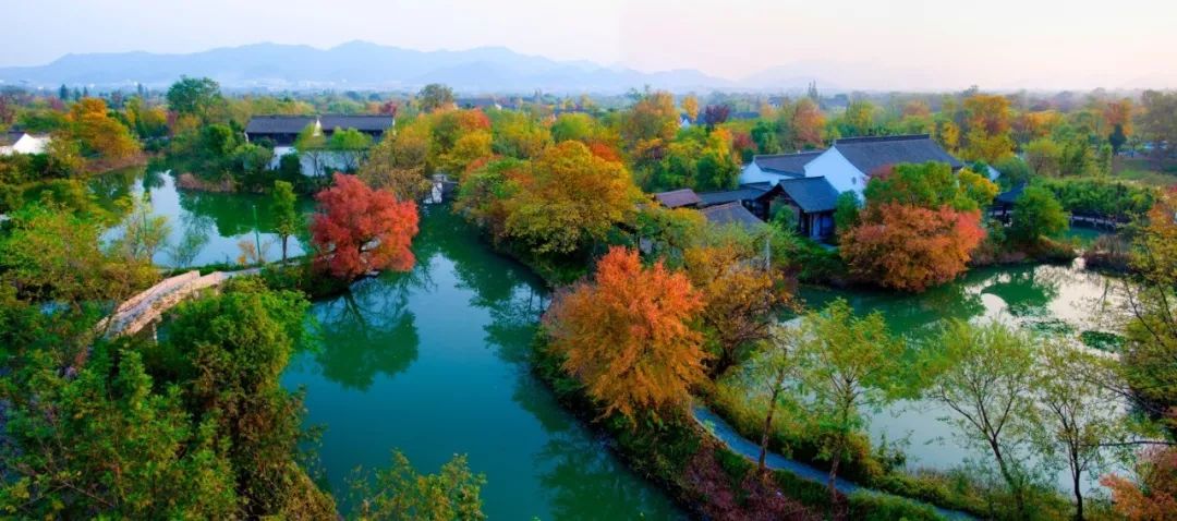 西溪天堂十周年 | 话题热度破千万！ 杭州又一处实景山水演出“游园X梦”，带你走进城市里的江南梦境。