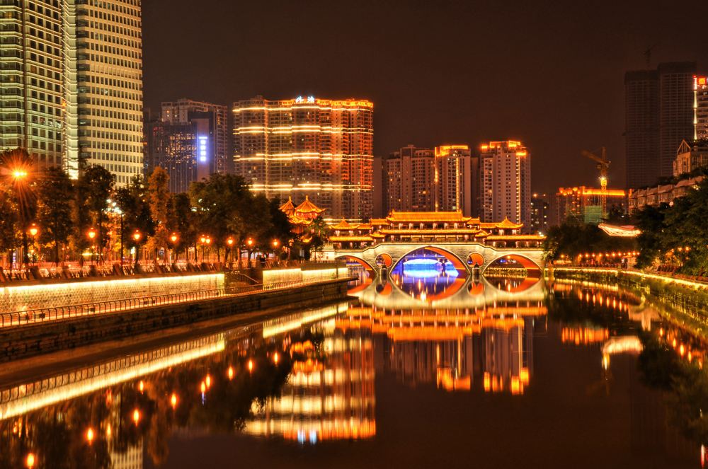 原创             中国越夜越精彩的城市，2000家酒吧通宵营业，却不是北上广