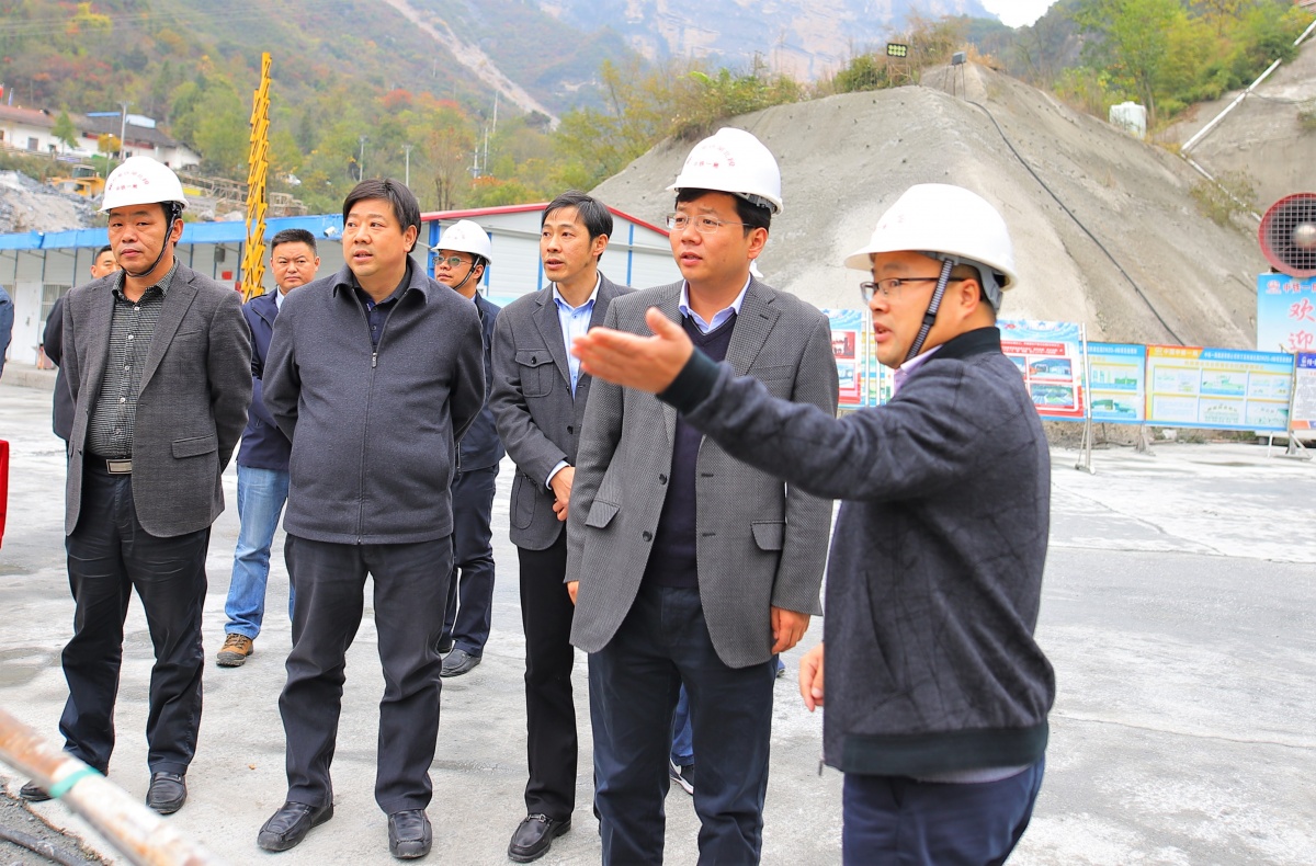 神农架林区党委书记周森锋一行到中铁一局郑万项目部管段调研