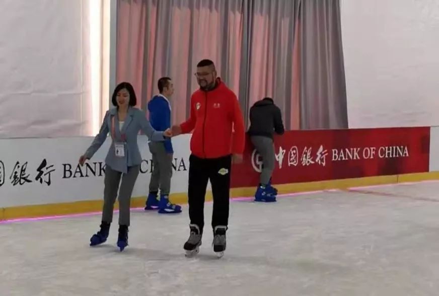 怎么进入央视当记者 8e0573fa03724465bd44274b67a25a25.jpeg