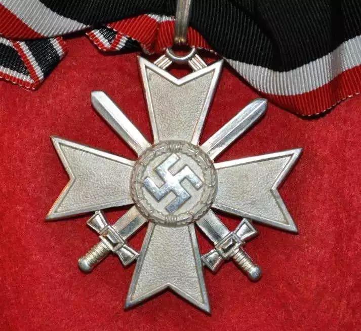 二战传奇双面间谍，一人扮演28角色，战后获得敌对两国荣誉勋章