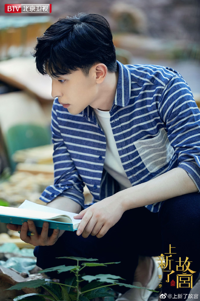 邓伦更博分享歌曲 第二季继续聆听故宫的声音