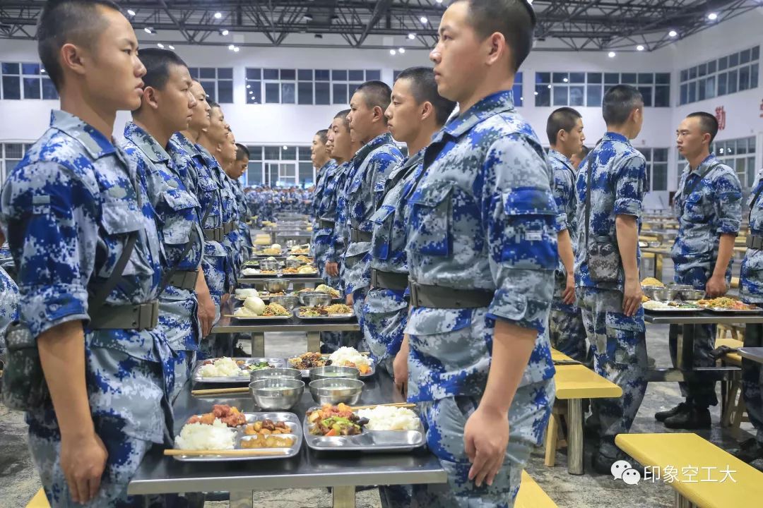 看,新兵连的美食"秀"_伙食