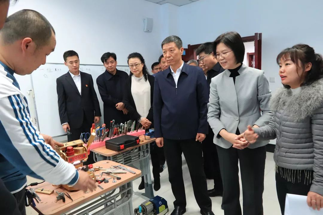 副省长沈莹到双鸭山技师学院进行工作调研
