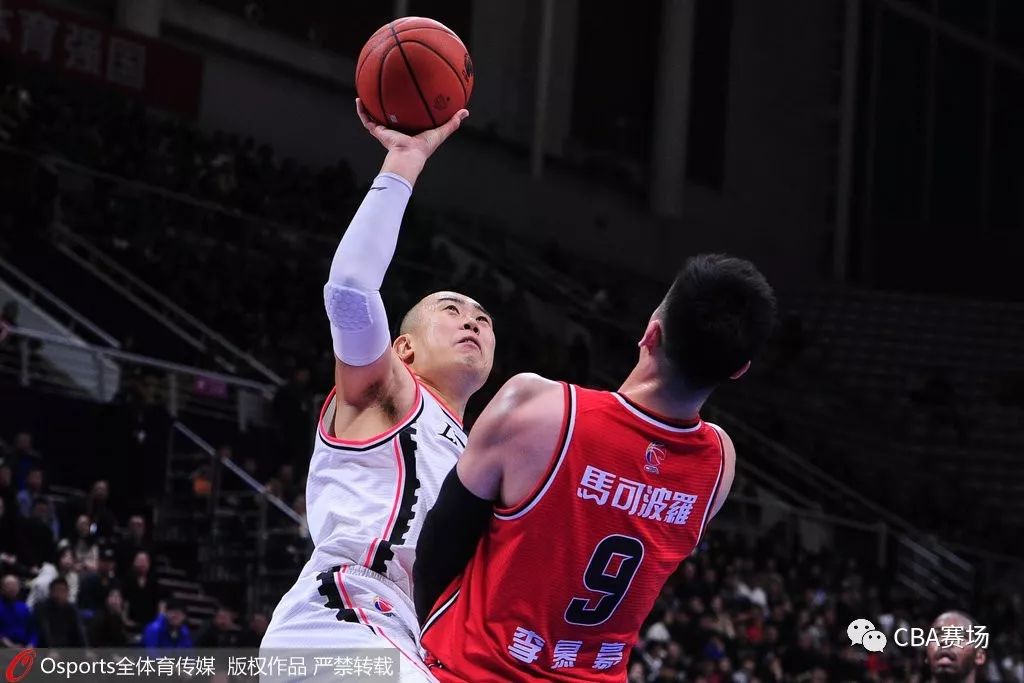 郭艾伦回暖16分5助攻 师弟35+13辽宁赛季首胜