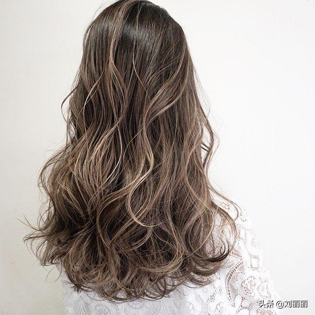 如何不用卷发棒卷发尾大波浪 ec6a0496ebba4049bf1be542681f5e66.jpeg