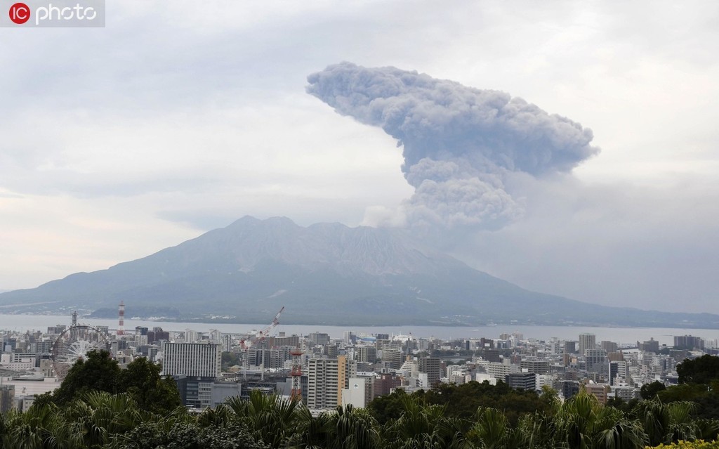 日本樱岛火山剧烈喷发 火山灰喷射高度达5500米