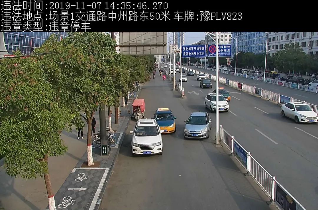 中心城区道路车辆乱停乱放现象已鲜有出现 但仍有个别驾驶人 无视