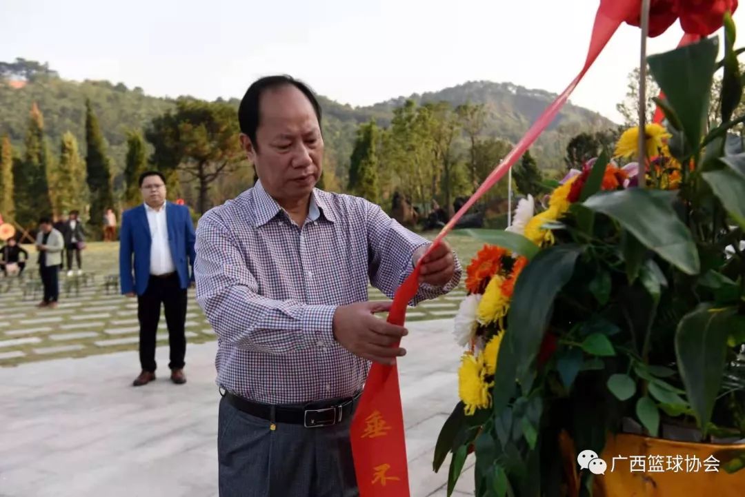 广西篮协主席 韦茂繁带队观看革命先烈历史一整天的行程安排非常紧凑