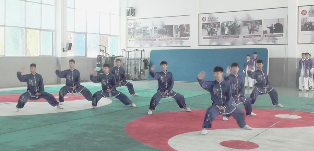 怎么练习走太极步 9d9e3970dc914f88a423a0b0ff7e9dda.jpeg