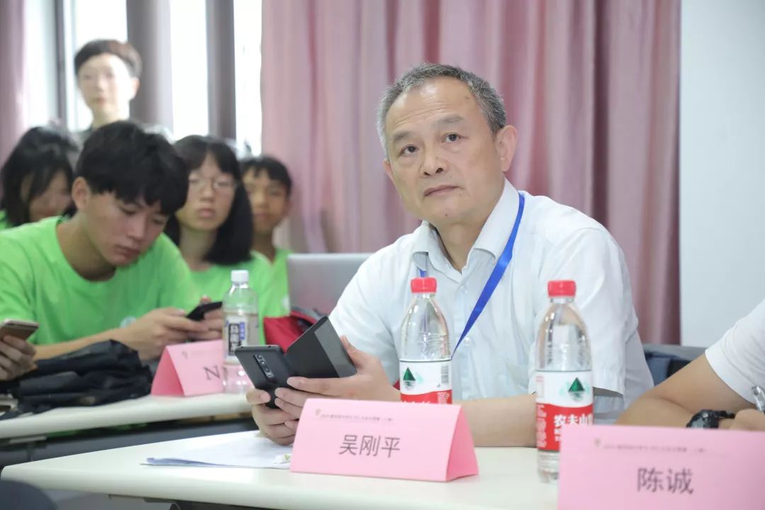 吴刚平华东师范大学课程与教学研究所副所长,华东师范大学课程资源与