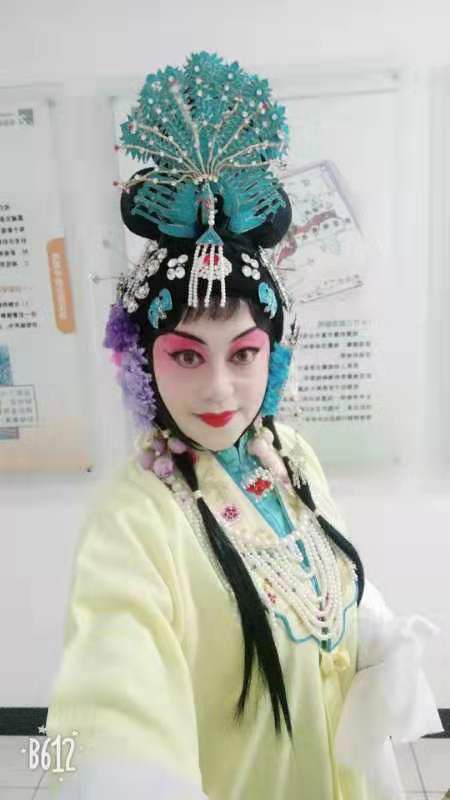 《窦娥冤-坐监》主演:曾荣侠霸王别姬:宋若瑄指导:宋若瑄 国家京剧院