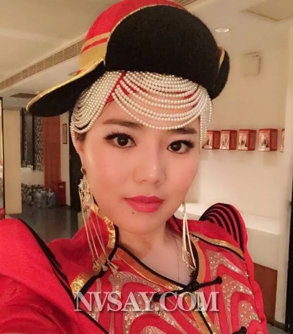 她为含泪怀念自己的老师布仁巴雅尔唱《天边》