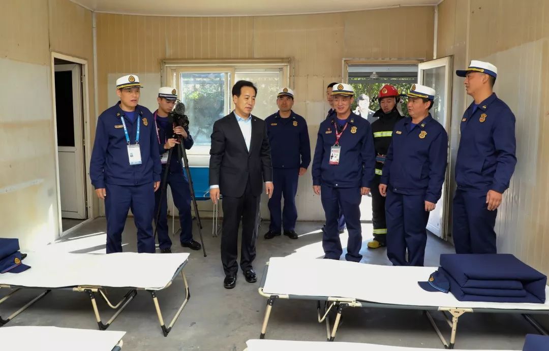 市消防救援总队王新建政委亲切慰问进博会消防安保一线指战员