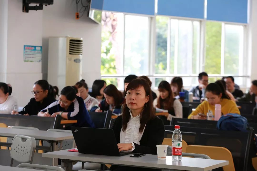 11月6日,柳州市景行小学迎来了来自于杭州的专家吕琼华老师和邵虹老师