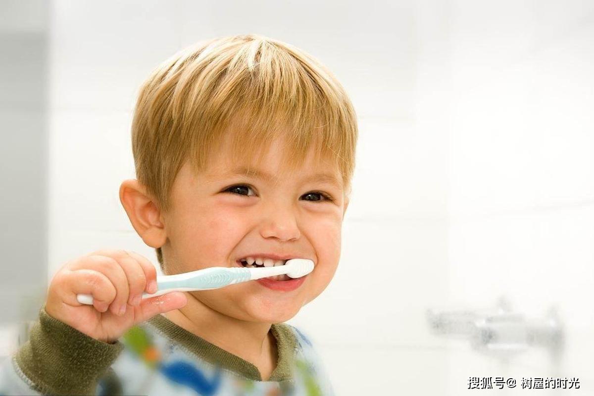 树屋的时光■孩子换牙期用什么牙膏好？家长给孩子买这种牙膏，才是最佳选择