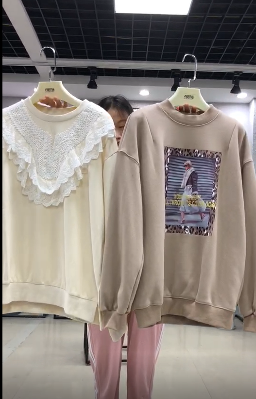 阿莱贝琳推出新款卫衣，可甜可酷，秋冬季这样穿，太时髦了(图4)