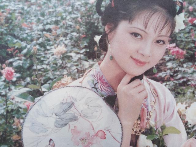 87版《红楼梦》中袭人剧照袭人在书中被称为钗副,属于金玉良缘的支持
