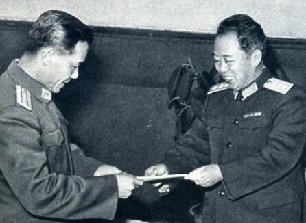 刘亚楼将军算是红军时期升职较快的一位,1929年19岁的刘亚楼参加红军