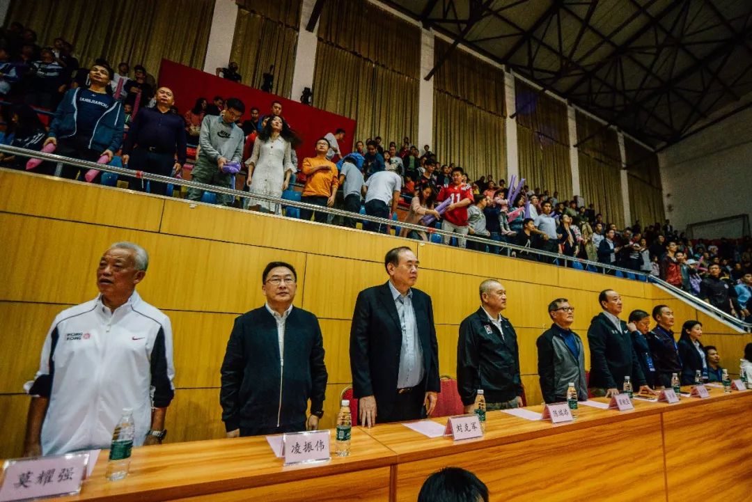 香港篮球总会副主席梁镜莹先生 香港篮球总会副主席伍忠先生