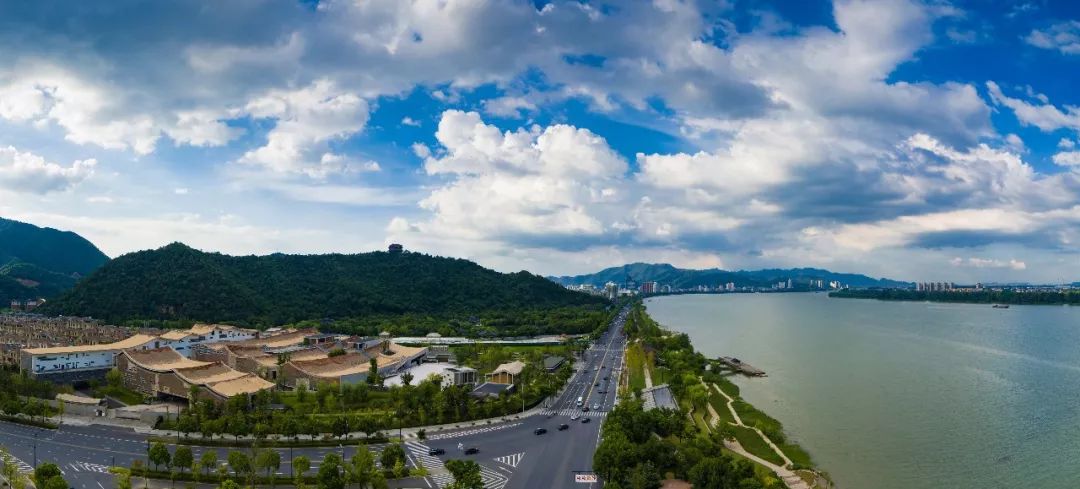 的实景地和原创地是现代版富春山居图最美示范区▲富阳全景图