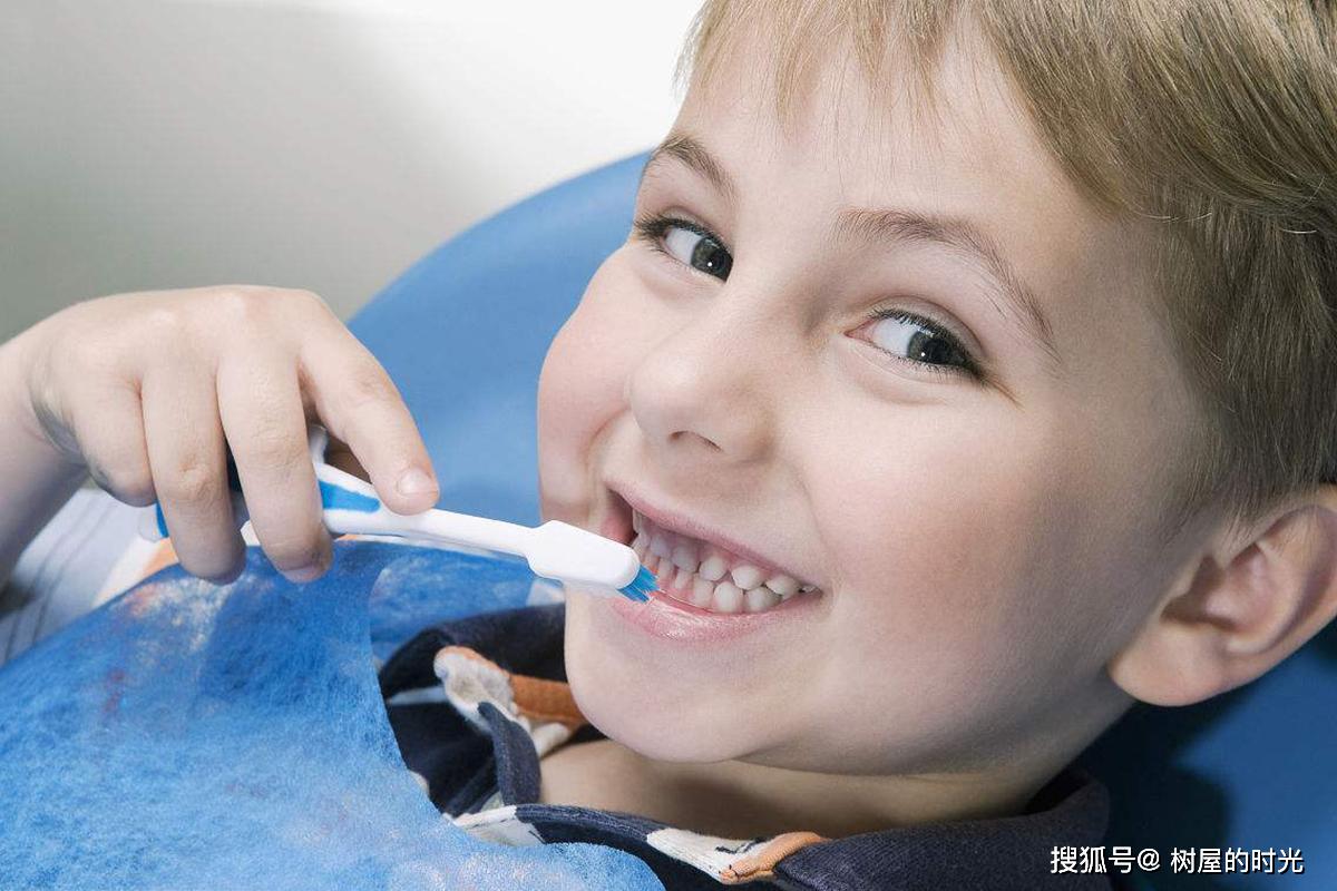 树屋的时光■孩子换牙期用什么牙膏好？家长给孩子买这种牙膏，才是最佳选择