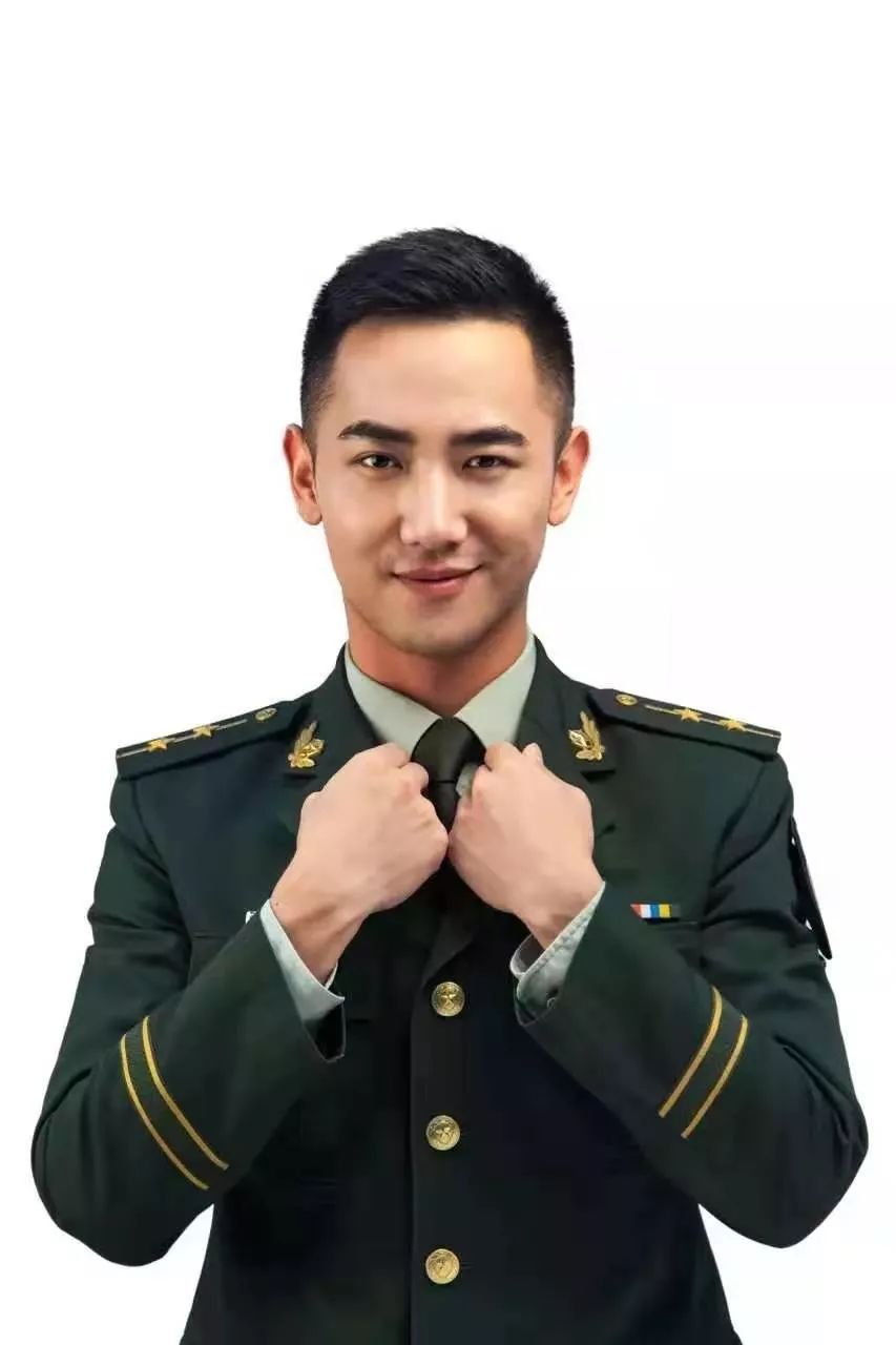 兵·心丨这个指导员有颜值还很努力！