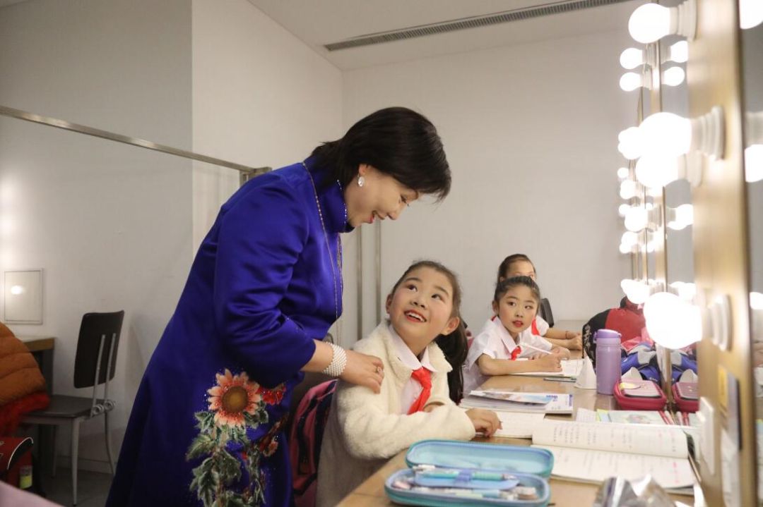 在上海市民文化节上的颁奖和展演来看南翔孩子的优秀表现